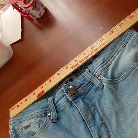 Nine West Taylor cuffed capri jeans size 4 stud embelished pockets * - Picture 5 of 13